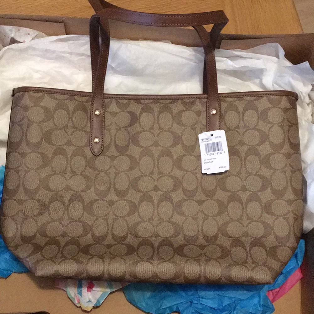 New authentic coach bag, never been use.